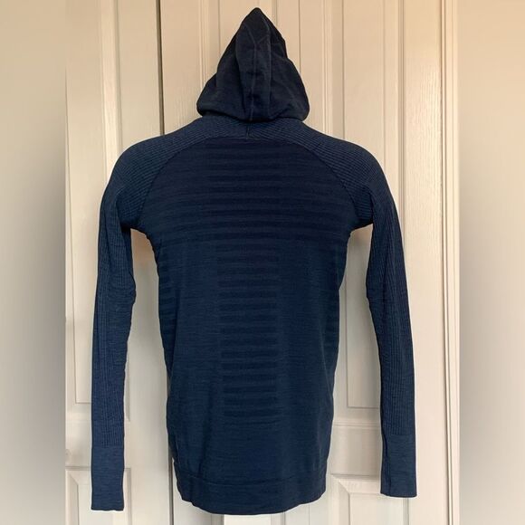 Lululemon Men's Navy Blue Sweater - Picture 7 of 8
